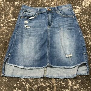 Woman’s Sneak peek skirt sz small